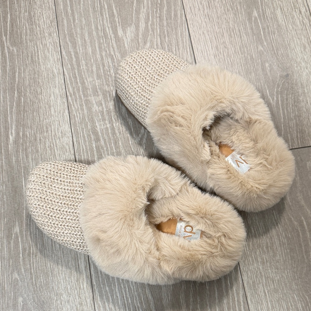 Unworn alder knit faux fur slipper